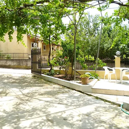 Apartman Giannis *